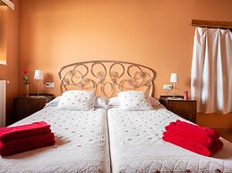 Vibranr Holiday Home in Aiguaviva With Swimming Pool