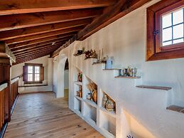 Lovely Cottage in Alcaucín near Sierra Tejeda Natural Park