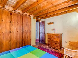 Lovely Cottage in Alcaucín near Sierra Tejeda Natural Park