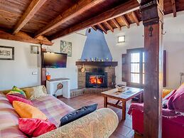 Lovely Cottage in Alcaucín near Sierra Tejeda Natural Park