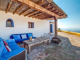 Lovely Cottage in Alcaucín near Sierra Tejeda Natural Park