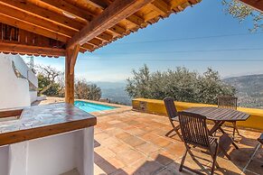 Lovely Cottage in Alcaucín near Sierra Tejeda Natural Park