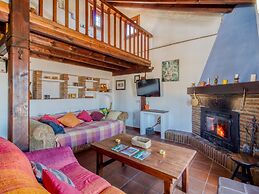 Lovely Cottage in Alcaucín near Sierra Tejeda Natural Park