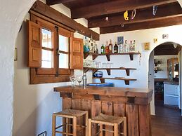 Lovely Cottage in Alcaucín near Sierra Tejeda Natural Park