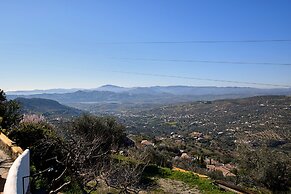 Lovely Cottage in Alcaucín near Sierra Tejeda Natural Park