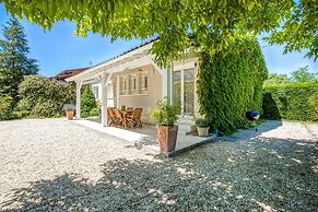 Holiday Home in Barry-d'islemade With Pool