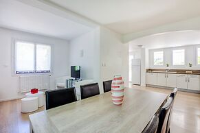Holiday Home in Barry-d'islemade With Pool