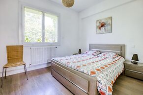 Holiday Home in Barry-d'islemade With Pool