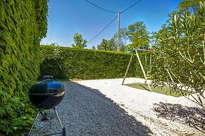 Holiday Home in Barry-d'islemade With Pool