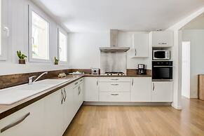 Holiday Home in Barry-d'islemade With Pool