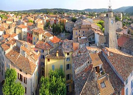 Villa in La Mole With Private Pool