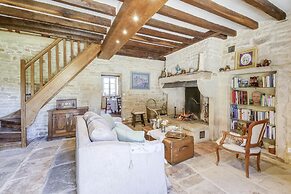 Farmhouse in Talon With Scenic Views