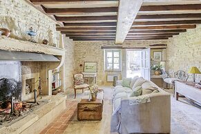 Farmhouse in Talon With Scenic Views