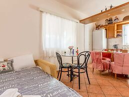 Alluring Cottage in Porto Rafti With Balcony