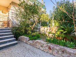 Alluring Cottage in Porto Rafti With Balcony