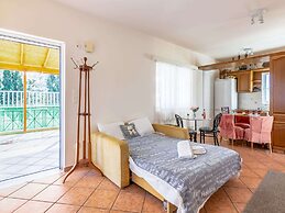 Alluring Cottage in Porto Rafti With Balcony