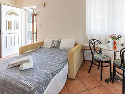 Alluring Cottage in Porto Rafti With Balcony