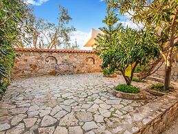 Alluring Cottage in Porto Rafti With Balcony