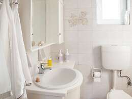 Alluring Cottage in Porto Rafti With Balcony