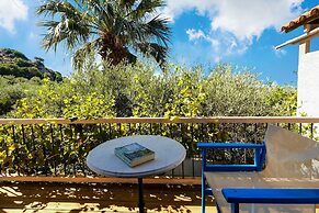 Elegant Holiday Home in Palaiochora near Beach