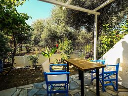 Elegant Holiday Home in Palaiochora near Beach