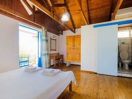 Tranquil Holiday Home in Palaiochora near Sea Beach