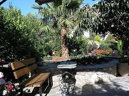 Tranquil Holiday Home in Palaiochora near Sea Beach