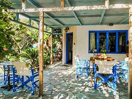 Tranquil Holiday Home in Palaiochora near Sea Beach