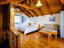 Tranquil Holiday Home in Palaiochora near Sea Beach