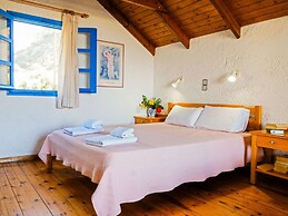 Tranquil Holiday Home in Palaiochora near Sea Beach