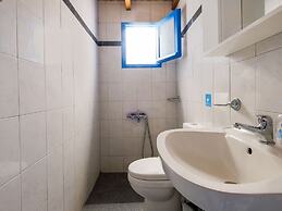 Tranquil Holiday Home in Palaiochora near Sea Beach