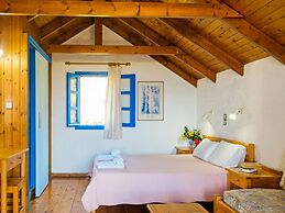 Tranquil Holiday Home in Palaiochora near Sea Beach