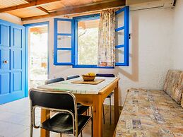 Tranquil Holiday Home in Palaiochora near Sea Beach