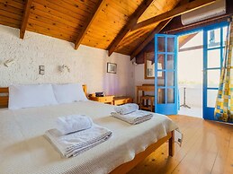 Tranquil Holiday Home in Palaiochora near Sea Beach