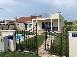 Attractive Holiday Home in Zadar With Private Swimming Pool