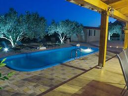 Lovely Holiday Home in Pakostane With Swimming Pool