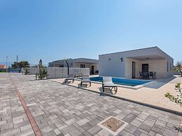 Premium Holiday Home in Vir With Sauna