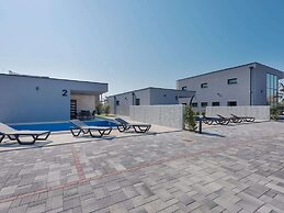 Unwind in Island Bliss