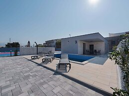 Holiday Home in Vir With Bubble Bath