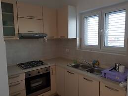 Contemporary Apartment in Neviđane near Sea