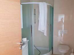 Contemporary Apartment in Neviđane near Sea