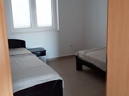 Contemporary Apartment in Neviđane near Sea