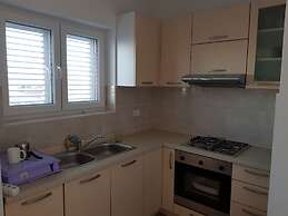 Contemporary Apartment in Neviđane near Sea