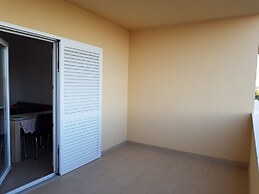 Contemporary Apartment in Neviđane near Sea