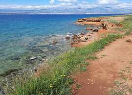 Seaside Comfort on Vir Island