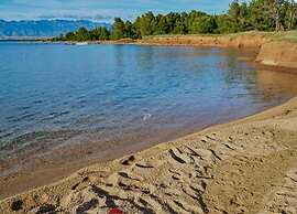 Seaside Comfort on Vir Island