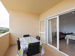 Simplistic Apartment in Neviđane near Sea Beach