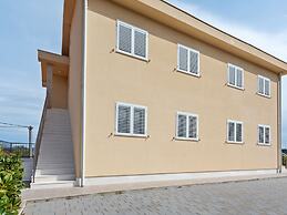 Simplistic Apartment in Neviđane near Sea Beach