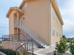 Simplistic Apartment in Neviđane near Sea Beach