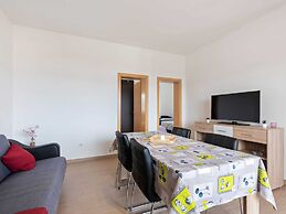Simplistic Apartment in Neviđane near Sea Beach